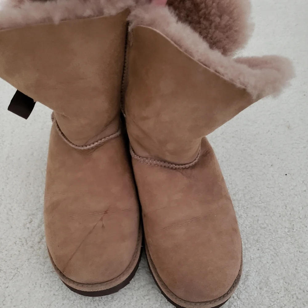 Ugg Classic Knot Classic Short Boots sz6
